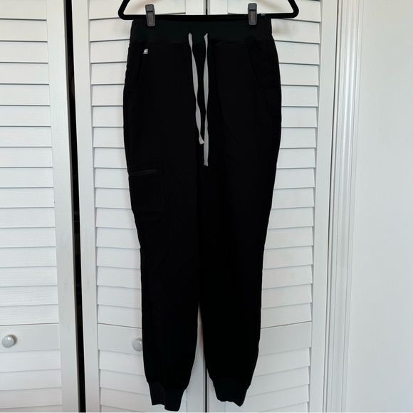 FIGS Women's Black Zamora™ High Waisted 2.0 - Jogger Scrub Pants Small Black - Picture 2 of 6